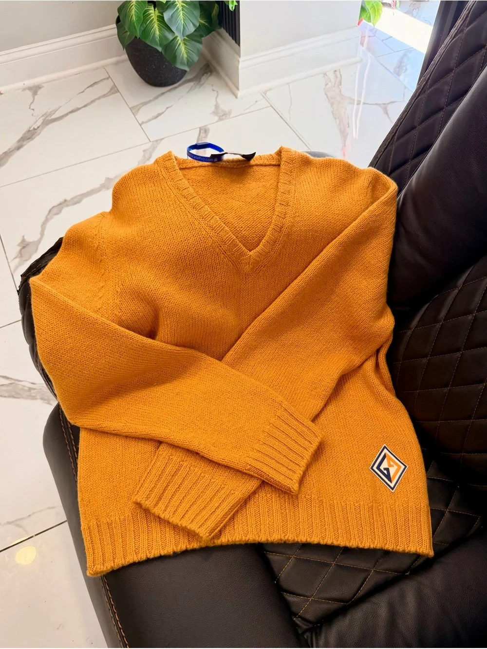 Auth Gucci Unisex V-Neck Sweater in Mustard Gold NWOT